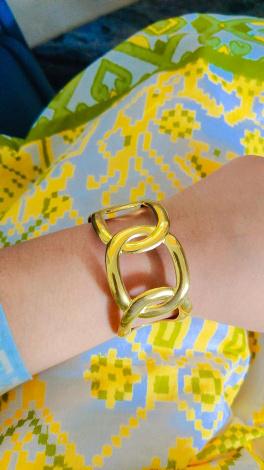 Oval wrapped cuff