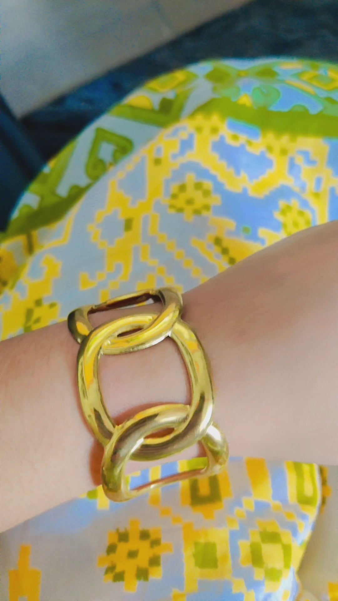 Oval wrapped cuff