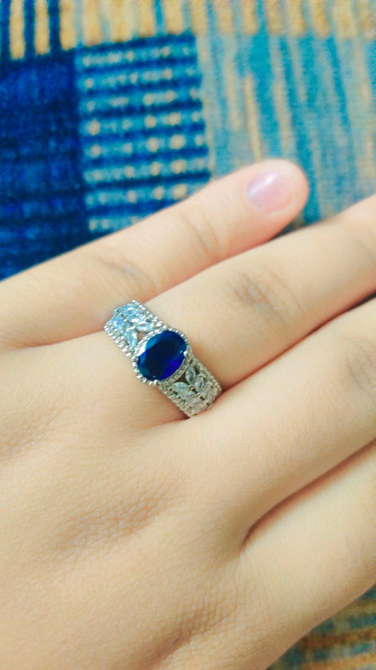Leaf stone ring