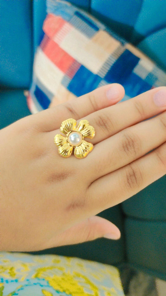 Pearl flower ring